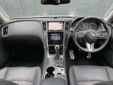 運転席周りになります。内装色はブラックです。