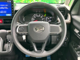 インテリアに合わせたデザインのステアリングは、運転される方のことも考え、運転しやすい形状、大きさです。是非一度、実際に触ってお確かめください。