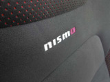 NISMO専用スエード調スポーツシート(nismoロゴ入り、レッドステッチ付)&ドアトリムクロス