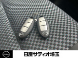ドアの開閉時、両手が荷物で塞がっている時はキーレスでのカギの解除が大変ですよね。スマートキーはポケットやバッグに入れておけば、ドアロックの解除やスタートが可能です。とても便利な機能ですね