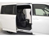 当店は全車『ロングラン保証』付!(1年間、距離無制限 HV車はHV保証付) 別途延長保証もご用意しております♪ ぜひ現車を確認にご来店ください
