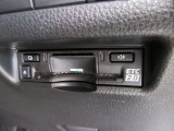 【ETC2.0車載器】は高速道路上に設置されたITSスポットと双方向通信を行い、ETC機能に加え安全運転をサポートする交通情報を提供してくれます