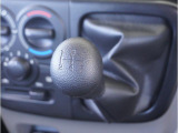 【5速MT】5速ミッション車です、近年AT車が増えているなかでギア選択の自由度の高いMT車は嬉しいですね。
