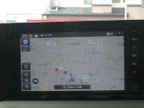 9インチの純正メモリーナビを装備しております。