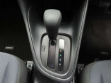 フロアシフトのCVTオートマチック車です。