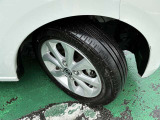 タイヤサイズは155/65R14です。日産純正アルミ装着です☆