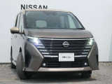 アダプティブLEDヘッドライト。フロントカメラで前方の状況を検知し対向車や先行車に眩しい思いをさせることなく必要なところだけを遠くまで照射します。