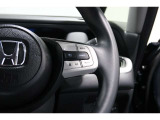 Hondaセンシングの機能のひとつ、アダプティブクルーズコントロール付!アクセルから足を離しても設定したスピードと前車との車間を保ち走行してくれます!車線維持もアシスト☆高速道路で疲労軽減ですね☆