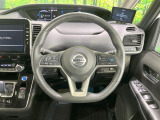 【純正革巻きステアリング】上質な革を使用することで、手にしっかり馴染みとても運転しやすいハンドルです♪