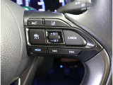 ステアリングスイッチ付き。前方から目を離すことなく操作することが可能です。