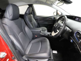 ゆったり室内で運転もしやすいです♪使い勝手の良い配置も考えられています!!
