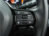 ◆アダプティブクルーズコントロール◆予め設定した車速内でクルマが自動的に加減速。前走車との適切な車間距離を維持しながら追従走行します。【LKAS】車線維持支援システムでステアリング操作を支援。