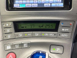 【オートエアコン】一度お好みの温度に設定すれば、車内の温度を検知し風量や温度を自動で調整。暑い&hellip;寒い&hellip;と何度もスイッチ操作をする必要はありません。快適な車内空間には必須の機能ですね♪