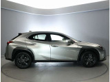 ボディには洗車によるものと思われる薄く目立たない線傷が御座います。