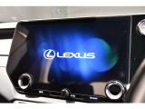 エンジン始動時には、毎回LEXUSがお出迎えしてくれます