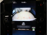 後方映像を11.6インチディスプレイに表示し、ステアリング連動ガイドラインが駐車をサポート。さらに後退時はリヤ4センサーが障害物を検知し、必要に応じてブレーキが作動します。