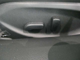 助手席シートもパワーシートになっておりますので、微調節が可能。運転がしやすい姿勢を取ることが出来ます。