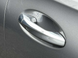 シートヒーターはエアコンより温まるのが早く、寒い日の運転には欠かせない装備です。3段階の温度調節ができ、快適な温度でドライブいただけます。