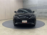 お車購入のポイントとなるフロントマスクです!シャープな目つきが印象的なデザインのヘッドランプです。
