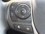 運転中、オーディオの操作をしてて、ハッとしたことはありませんか?ステアリングスイッチは、運転中でもハンドルでオーディオの操作が可能です。安全なドライブをサポートします。