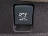 アクセサリーソケットを装備。車内アクセサリーの電源として便利です。