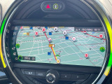 ●純正ナビ:一体感のあるナビは、高級感ある車内を演出してくれます。オーディオ機能も充実しておりますので、運転もより楽しめます♪