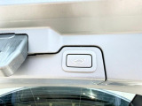 【パワーテールゲート】ボタン操作一つでリアゲートの自動開閉をおこないます。女性にも喜ばれるポイントの高い装備ではないでしょうか。