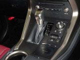 電動パーキングブレーキ・ブレーキホールドを装備してます。ホールド機能は信号待ちが多い一般道で疲労軽減になり、大好評です!