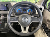 インテリアに合わせたデザインのステアリングは、運転される方のことも考え、運転しやすい形状、大きさです。是非一度、実際に触ってお確かめください。