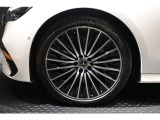 メルセデスの認定中古車「サーティファイドカー」では、万一お車が故障した場合も、ご購入後1年間もしくは2年間※は走行距離にかかわらずメルセデス・ベンツ正規サービスネットワークで無料修理いたします