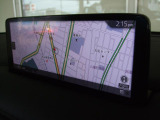 マツダコネクトの10.25インチワイドセンターディスプレイです。『Android Auto』『Apple CarPlay』や独自のコネクテッドサービスに対応したインターフェイスシステムです。