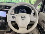 インテリアに合わせたデザインのステアリングは、運転される方のことも考え、運転しやすい形状、大きさです。是非一度、実際に触ってお確かめください。