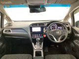 【前方視界】開放的な前方視界!運転がしやすく疲れにくいです♪窓が大きく、見通しがとっても良いおクルマですよ♪