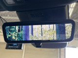 【デジタルインナーミラー】後席の大きな荷物や同乗者で後方が確認しづらい時でも安心!カメラが撮影した車両後方の映像をルームミラー内に表示。クリアな視界で状況の確認が可能です!