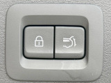 【パワーバックドア】スマートキーや運転席のボタンを押すだけでリアゲートが自動で開閉します!荷物を持っている時や、高い位置にあるバックドアを閉める際に便利な機能です♪