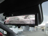 インテリジェントル-ムミラ-付です。切り替えレバーで車両後方の映像をミラーに映し出すので車内の状況や天候に左右されず、とっても見やすいです!