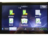 Bluetooth機能搭載。車とスマホやiPhoneをペアリングしておけばハンズフリー電話はもちろん、スマホやiPhone内の音楽を車のスピーカーで流すこともできますよ。