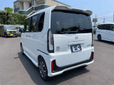 後ろ姿とサイドのバランスが分かる一枚。テール周りの印象や角の状態、荷室のイメージも掴めます。