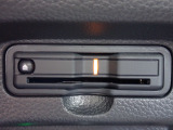 ■【ETC車載器】が装備されています。セットアップをしてお渡しとなり、ETCカードを差し込むだけで高速道路の利用が可能です。