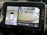 アラウンドビューモニターで車を上空から見下ろしているような映像を映し出します。周囲の状況がひと目でわかります!