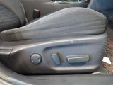 パワーシート搭載。微妙な調整が手軽にでき、ピッタリの最適なポジションで運転することが可能です。