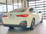 BMWのメカニックによる、100項目の納車前点検エンジン、ミッション、マフラー、電気系統やコンピュータなどを詳細に点検します。交換基準の部品があれば、純正部品を使用し整備した後にお客様にお渡しします。