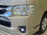 【LEDヘッドライト】悪天候や夜間走行時も良好な視界を確保し安心して運転できる高輝度LEDヘッドライトを装備!点灯速度が早く、消費電力も抑えられています。