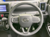 インテリアに合わせたデザインのステアリングは、運転される方のことも考え、運転しやすい形状、大きさです。是非一度、実際に触ってお確かめください。