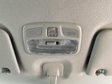 スズキコネクト対応車:事故時の自動通報の他、SOSボタン(手動通報)でもオペレーターにつながります。