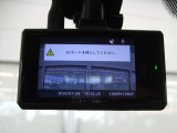 ドライブレコーダーは前後2カメラタイプが装着されております。(映像記録用SDカードは別売りです。)