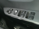 運転席のみオートスイッチです。