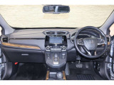 操作性に優れた運転席となります!小物入れや各ボタンの配置にこだわり、使いやすいです!座り心地もよく視認性も良好なのでロングドライブもお任せ下さい!