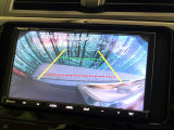 【バックカメラ】駐車時に後方がリアルタイム映像で確認できます。大型商業施設や立体駐車場での駐車時や、夜間のバック時に大活躍!運転スキルに関わらず、今や必須となった装備のひとつです!