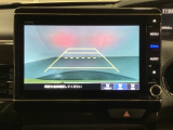バックでの車庫入れも安心です! リアカメラが付いているバックモニター付のナビを装備しております。操作線もついており距離感も画面から確認できます。